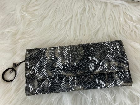 Wallet Designer Hobo Intl, Size Large on Sale