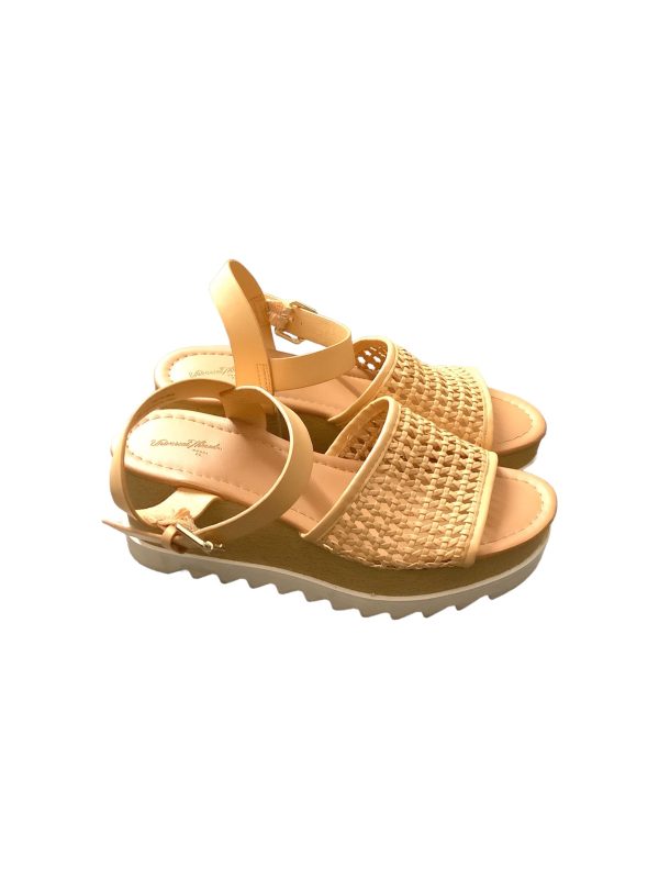 Tan Sandals Heels Platform Universal Thread, Size 8 For Sale