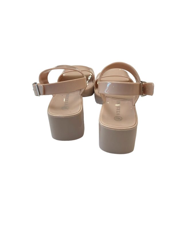 Tan Sandals Flats Versona, Size 6 Discount