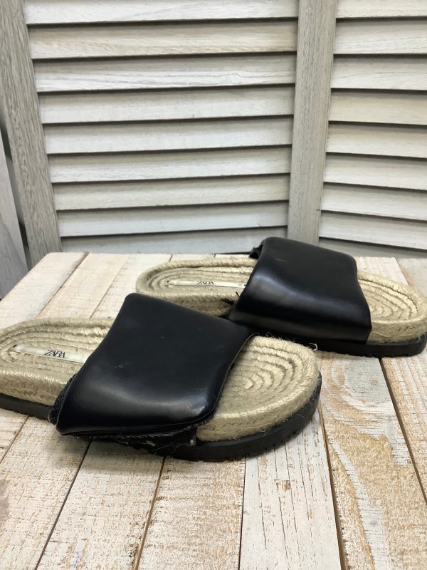 Black Sandals Flats Zara, Size 6 Fashion