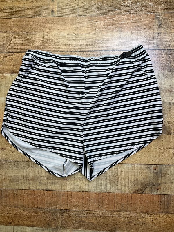 Black & White Athletic Shorts Torrid, Size 4x Fashion