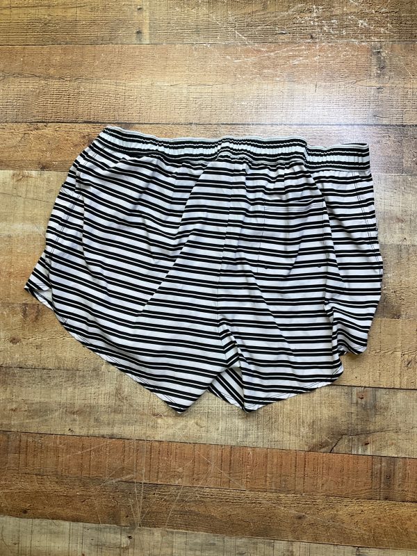 Black & White Athletic Shorts Torrid, Size 4x Fashion