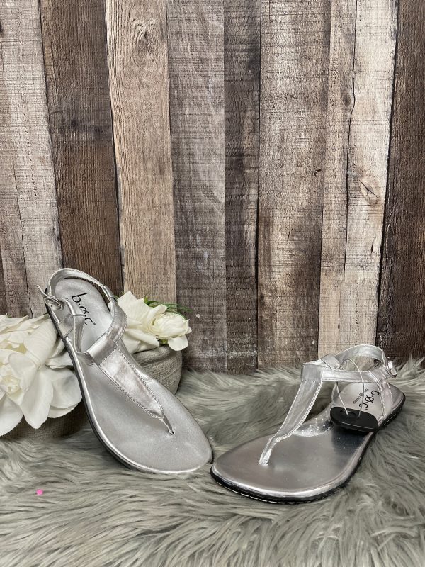 Silver Sandals Flats Born, Size 9 Discount