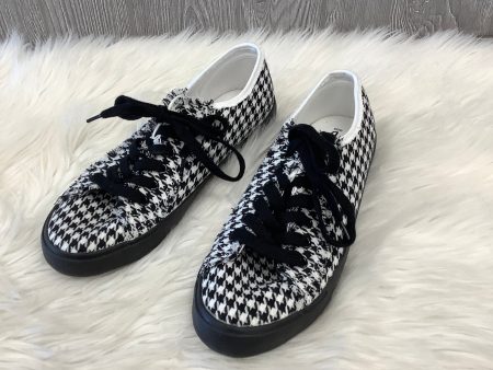 Black & White Shoes Sneakers Charlie Paige, Size 9 For Sale