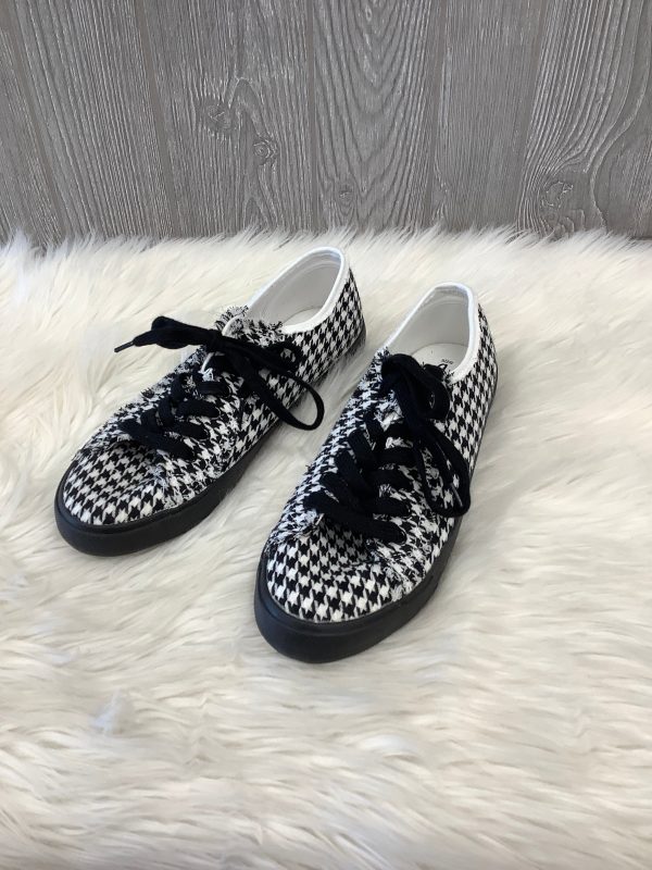 Black & White Shoes Sneakers Charlie Paige, Size 9 For Sale