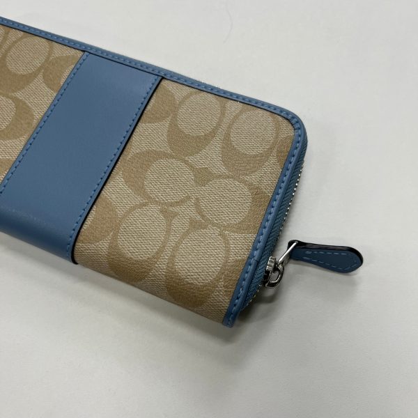 Wallet Coach, Size Large Online now