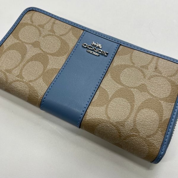 Wallet Coach, Size Large Online now