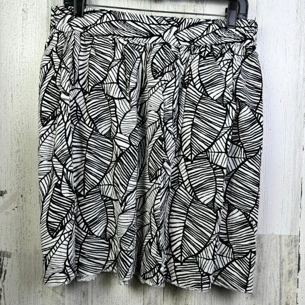 Black & White Skirt Mini & Short Loft, Size 16 For Discount